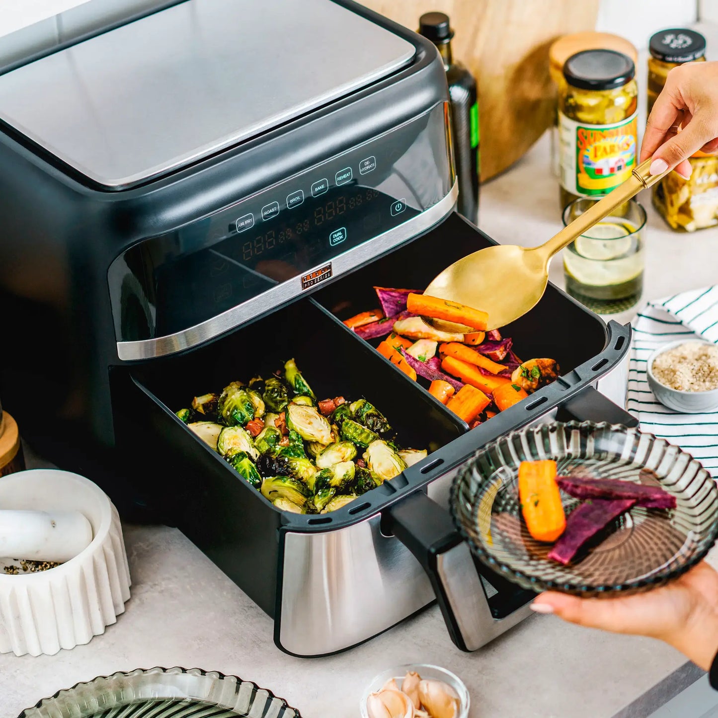 Bella PRO 6 Quart Touchscreen Air Fryer, White