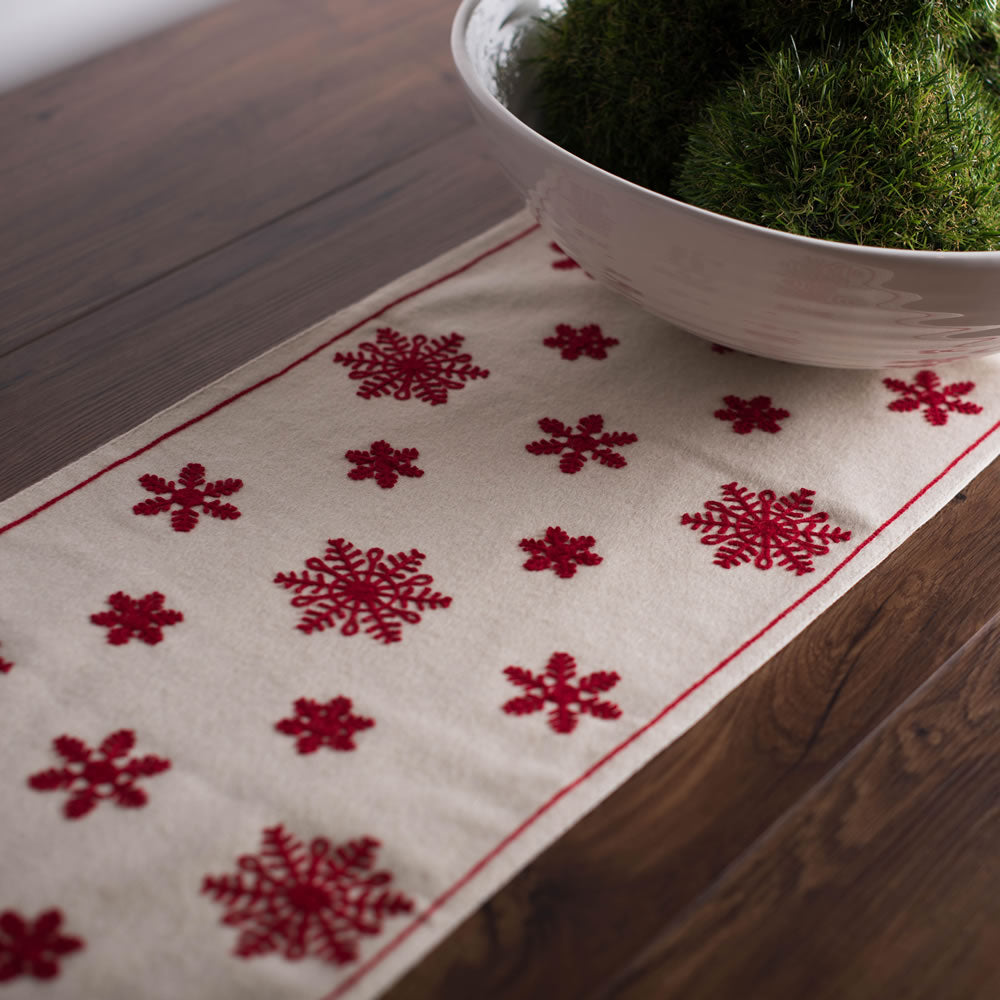 Let it Snow Table Runner